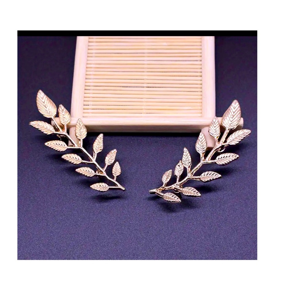 GOLDEN LEAF BROOCH